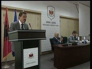 Shkumbin Kastrati i kthen përgjigje Dafina Syla - Dinës