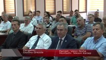 Debat me qytetarë të Gjakovës, Gjini shpalos planet në infrastrukturë, ekonomi dhe arsim - Lajme