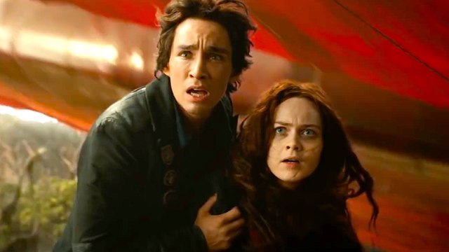 Mortal Engines - Official Trailer