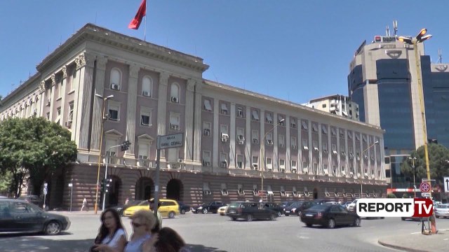 Report Tv - KLSH kallëzon ish-Drejtorin Ekzekutiv të Autoritetit të Aviacionit Civil