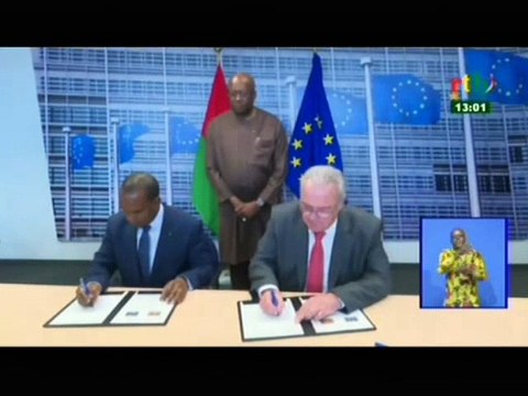 RTB / Le président de la république assiste à la signature d’une convention de financement de l’union européenne