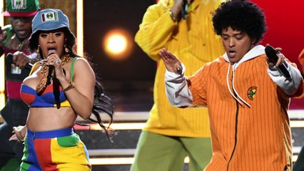 Télécharger la video: Cardi B & Fiancé Offset Involved in Major Fight for THIS Reason