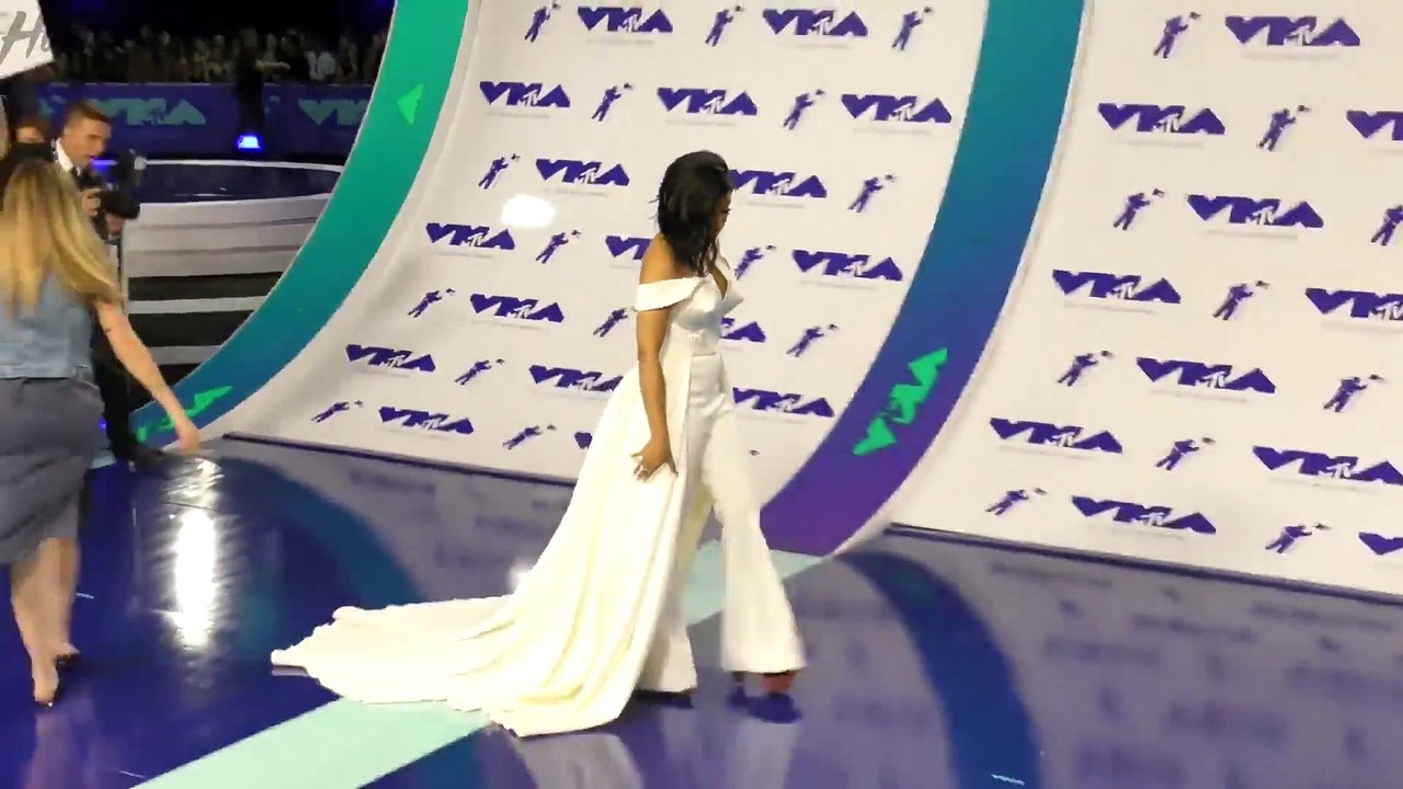 Best Dressed 2018 Grammys Red Carpet Fashions