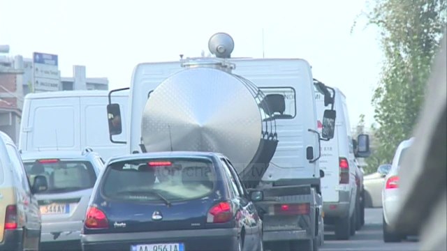 Ujë nga autobotët, qytetarët: E blejmë më lirë - Top Channel Albania - News - Lajme