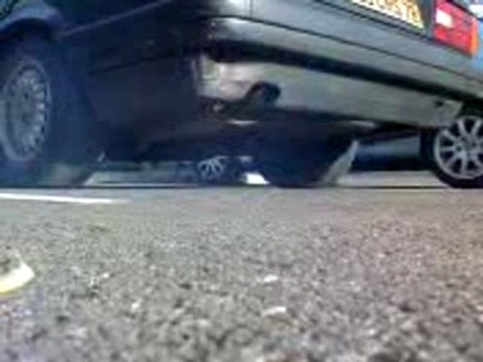 Son de ma 320i e30 à l'arrêt