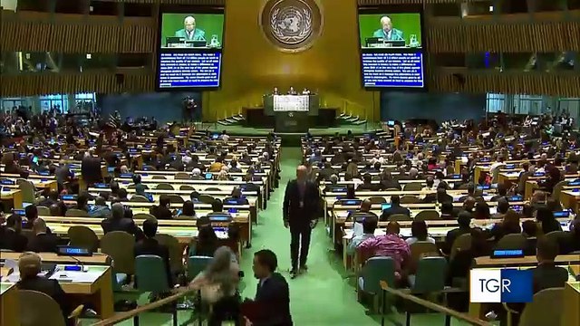 In Puglia i pescatori che pescano la plastica al posto dei pesci