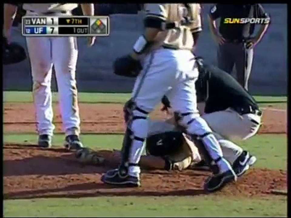MLB.Vanderbilt pitcher breaks kneecap, makes unbelievable play