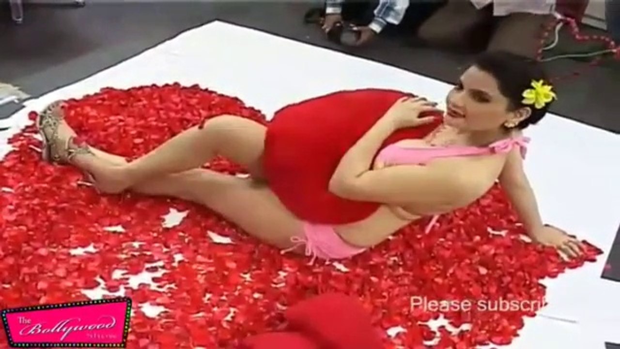 Intimate Scenes - VERY HOT - Bhojpuri Movie - Devar Bina Aangan na Sobhe Raja - Monalisa - Video Dailymotion