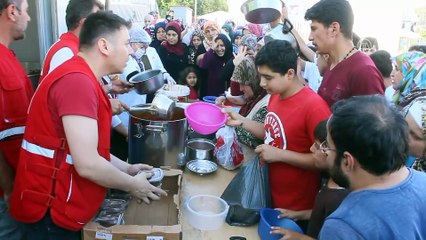 Hatay'daki konteyner kentte iftar programı