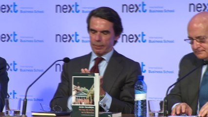 Aznar ofrece su ayuda para unir el centro-derecha