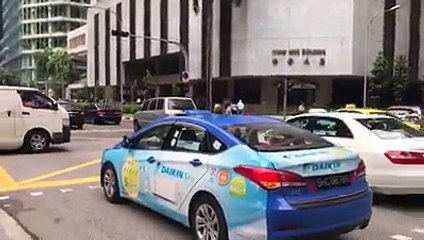 WATCH: Vehicles, pedestrians slow down as a power outage hits traffic lights in the CBD area. Were you affected by the power outage? Let us know in the comments