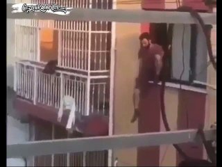 Sabah Kahvaltıda Yürek Yiyip Sonrasında Camda Topunu Sektiren Genco