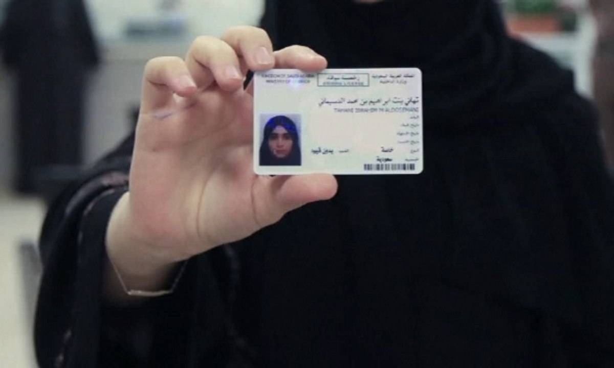 Sejarah Baru Arab Saudi: Perempuan Mulai Dapatkan SIM - Video Dailymotion