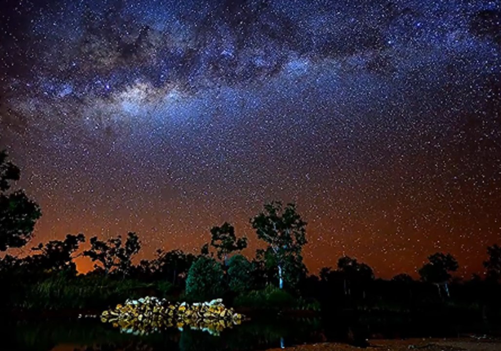 Stunning Timelapse Shows Swirling Galaxies Over Western Australia