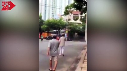 Lúc xét xử thì chống gậy, còn khi  về nhà thì đi bộ quá khỏe