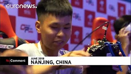 Corridas de drones em cenário futurista