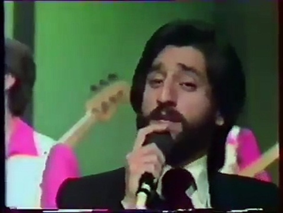وقتی که من عاشق میشم دنیا برام رنگ دیگه ست...آهنگ "گل واژه" از آلبوم کوه یخ،از سروده های منصور تهرانی با ملودی دلنشین صادق نوجوکی و تنظیم بسیار زیبای شادروان