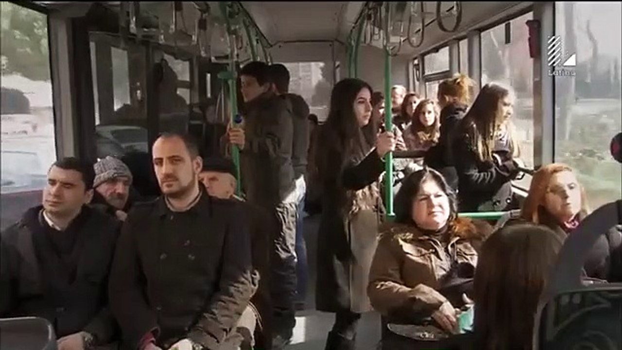 Feriha y Emir en el autobús
