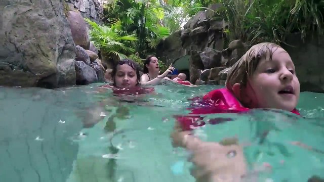 VLOG • PARC AQUATIQUE AQUA MUNDO CENTER PARCS - Studio Bubble Tea french water park