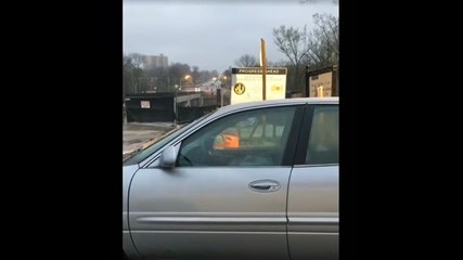 Réveiller un automobiliste endormi dans sa voiture (Fail)