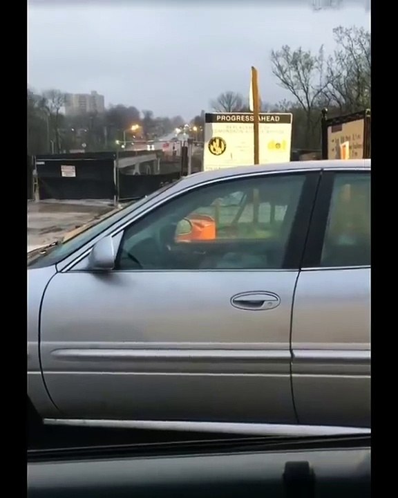 Réveiller un automobiliste endormi dans sa voiture (Fail)