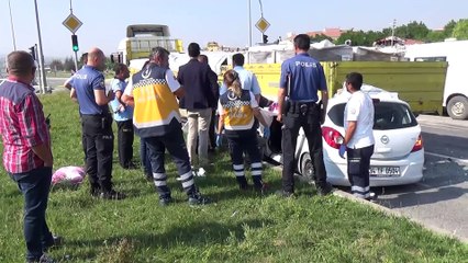 Otomobil tıra çarptı: 2 ölü, 2 yaralı - ANKARA