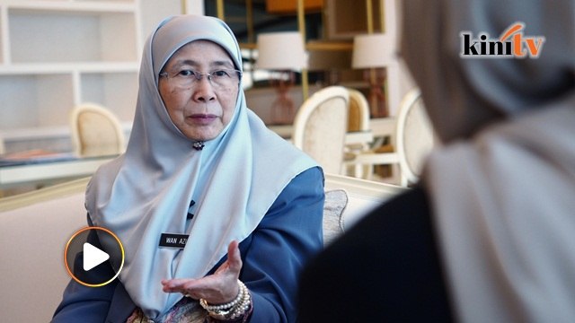 Wan Azizah: Dr M listens to dissenting views