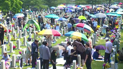 현충일 추모 물결...희생정신 되새긴 시민들 / YTN