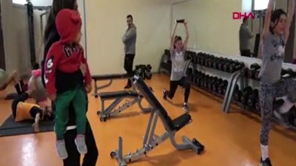 Çocuklarını milli takım kampında büyütüyorlar