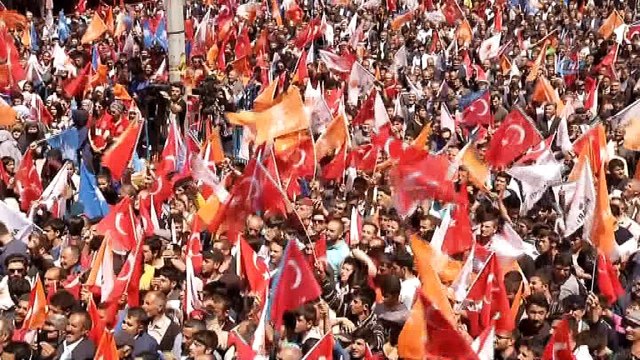 Başbakan Yıldırım:'6-7 Ekim olaylarında Selahattin Demirtaş Kürt kardeşlerimizi isyana, sokağa, kalkışmaya çağırdı biliyorsunuz. Bir tek Ağrılı kardeşim teröre, şiddete bulaşmadı. Teröristlerin hevesini kursağında bıraktınız'