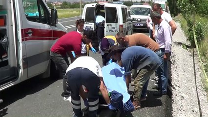Kamyonet motosiklete çarptı: 1 ölü, 4 yaralı - KONYA
