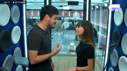 Cepeda y Aitana hace unos minutos ensayando en el box antes del segundo pase de micros |28-10-17|