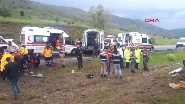 Erzincan'da Yolcu Otobüsü Devrildi 30 Yaralı 2