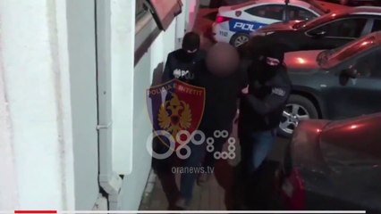 Ora News - Elbasan, merrnin deri në 16 mijë euro për në Angli dhe Gjermani, dy në pranga