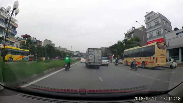 La mauvaise idée de doubler en roue arrière... FAIL