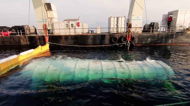 Así se sumerge el primer centro de datos submarino de Microsoft