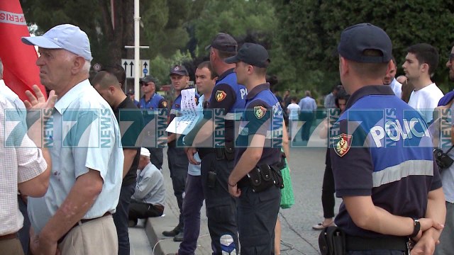 MINATORET KERKOJNE STATUSIN, PROTESTE PARA KRYEMINISTRISE - News, Lajme - Kanali 7