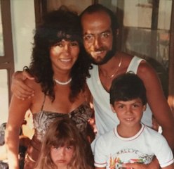 Özge Borak'ın Çocukluk Fotoğrafına Beğeni Yağdı