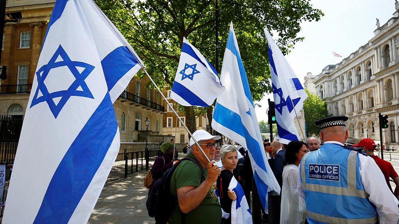 Israels Ministerpräsident Netanjahu wirbt in England für ein Ende des Atomdeals mit dem Iran