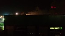 Kocaeli- Karton Fabrikasının Deposuna Yıldırım Düştü, Yangın Çıktı