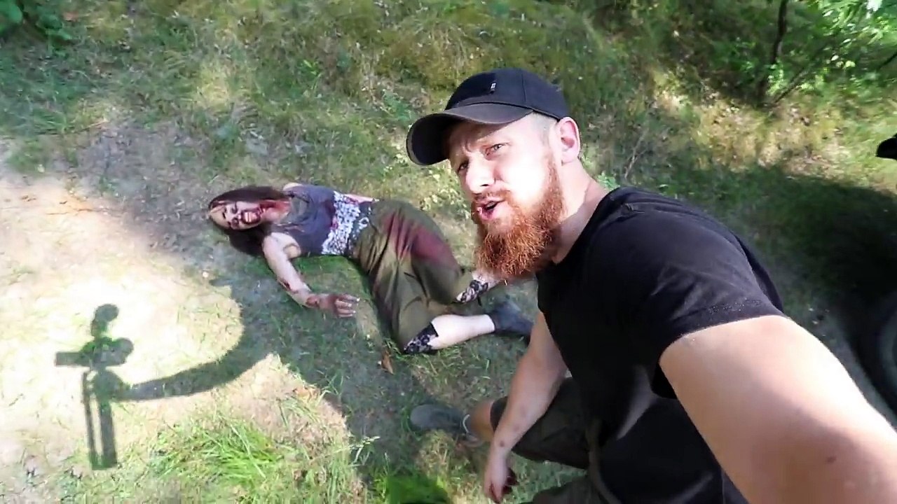 FLUCHT mit HUBSCHRAUBER vor ZOMBIES - Urban Survival | Fritz Meinecke