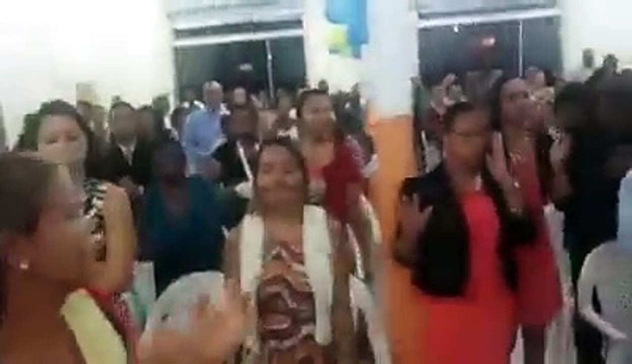 "DANZAS" LOCAS EN LA "IGLESIA" APOSTASÍA CRISTIANA