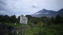 Labores de rescate tres días después de la erupción del volcán de Fuego