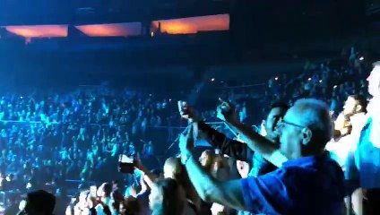 اجرای کامل آهنگ "سبد سبد" در کنسرت بی نظیر استانبول.. زنده باشید.