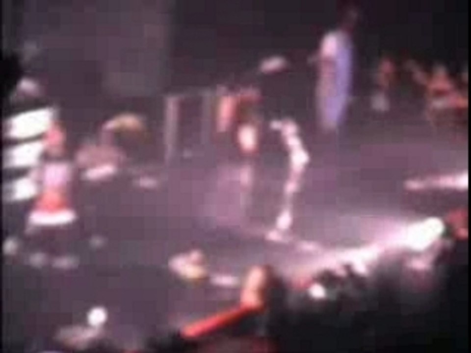 Korn - Faget (live à Bercy, Paris - 2002)