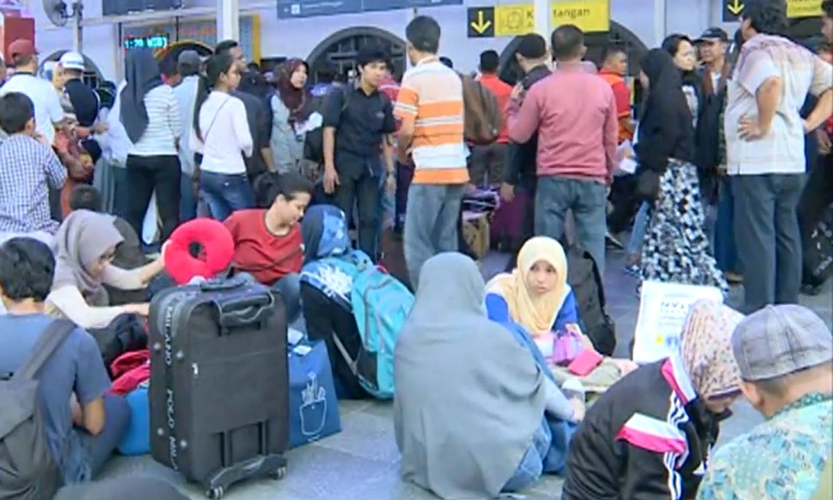Stasiun Pasar Senen Mulai Dipadati Pemudik