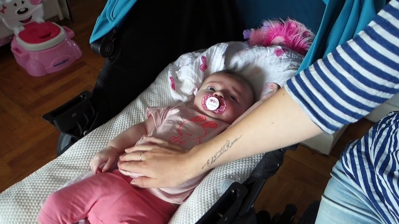 Bebe pleure bebe bobo - Vlog famille