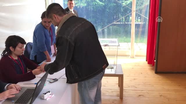 Yurt Dışında İlk Oylar Verilmeye Başlandı