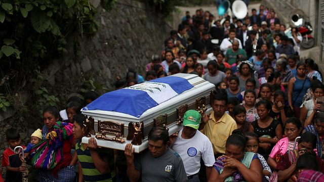 Guatemala, si continua a cercare superstiti dopo l'eruzione del vulcano