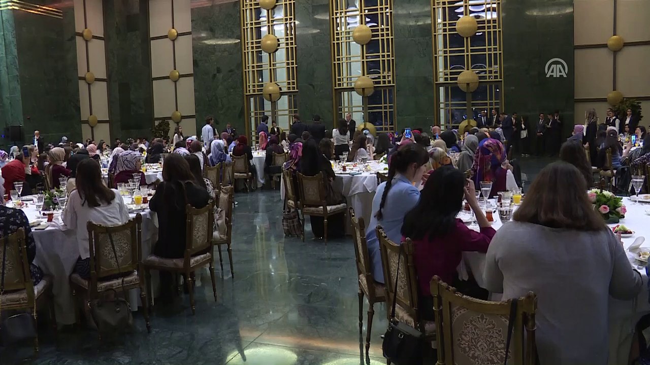 Cumhurbaşkanı Erdoğan, sahur davetine katılan öğrencilerin sorularını yanıtladı (2) - ANKARA